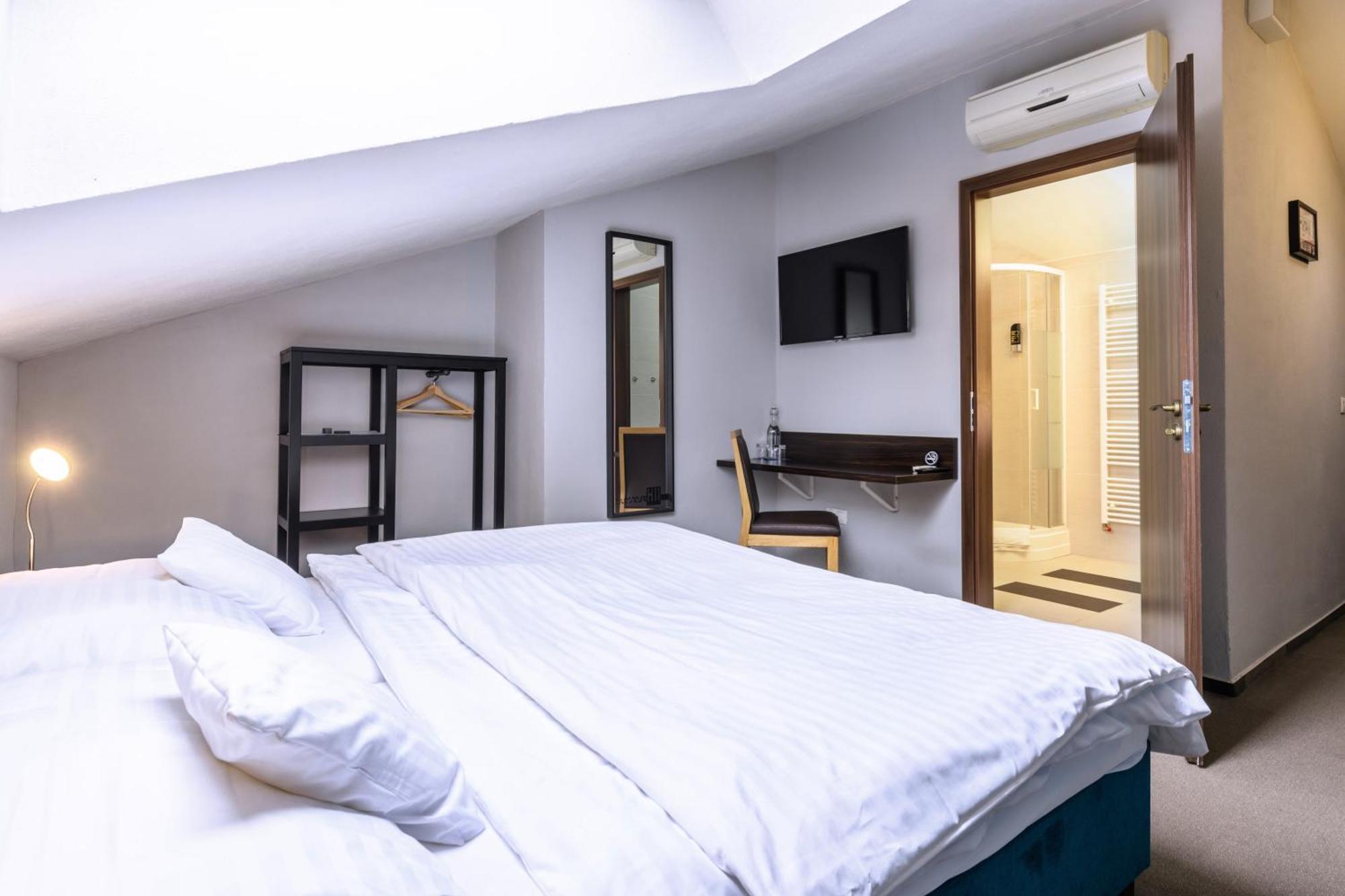 Boutique Hotel11 With Rooftop Spa นิตรา ภายนอก รูปภาพ